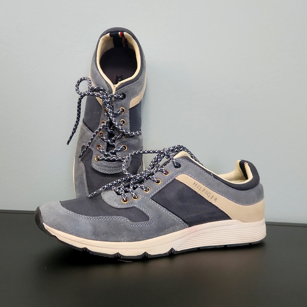 Tommy Hilfiger sz8.5 blue and tan suede fashion sneakers
